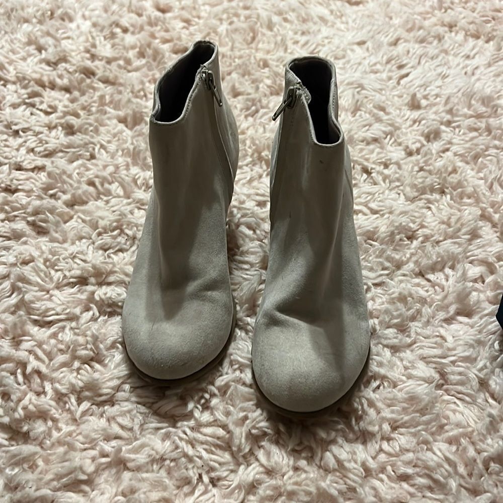 Old Navy Cream Ankle Boots. Size 9